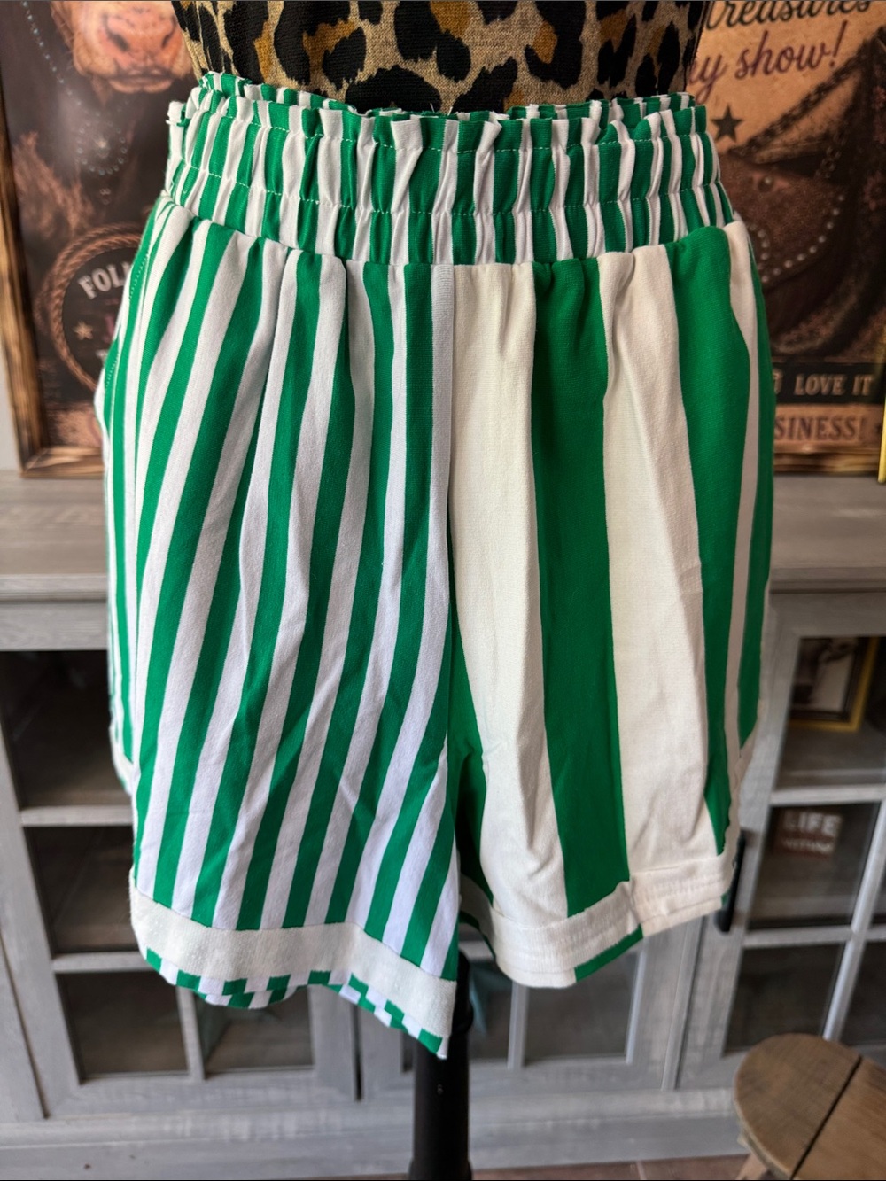 NWt  UMGEE  Game Day Green & White Striped Shorts - Sz Large